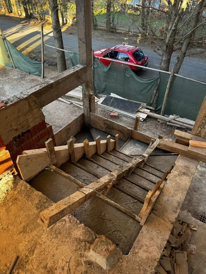 Obra: escalera en construcción